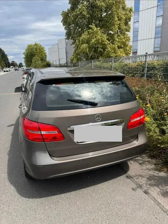 Gebraucht Mercedes B180 AMG Edition 1 109 PS (80 kW) 2012 Braun Kleinwagen