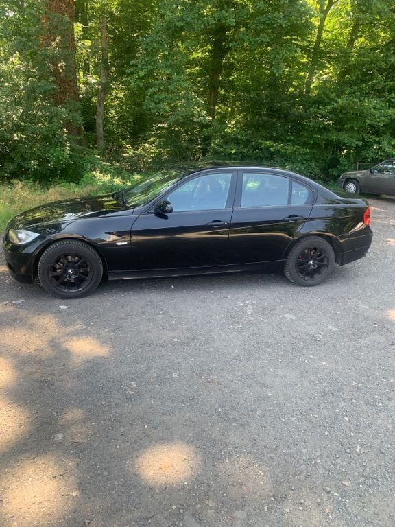 Schwarz Gebraucht 2005 BMW 318 Limousine | 4.200 € (Fairer Preis) - Bild 1/4