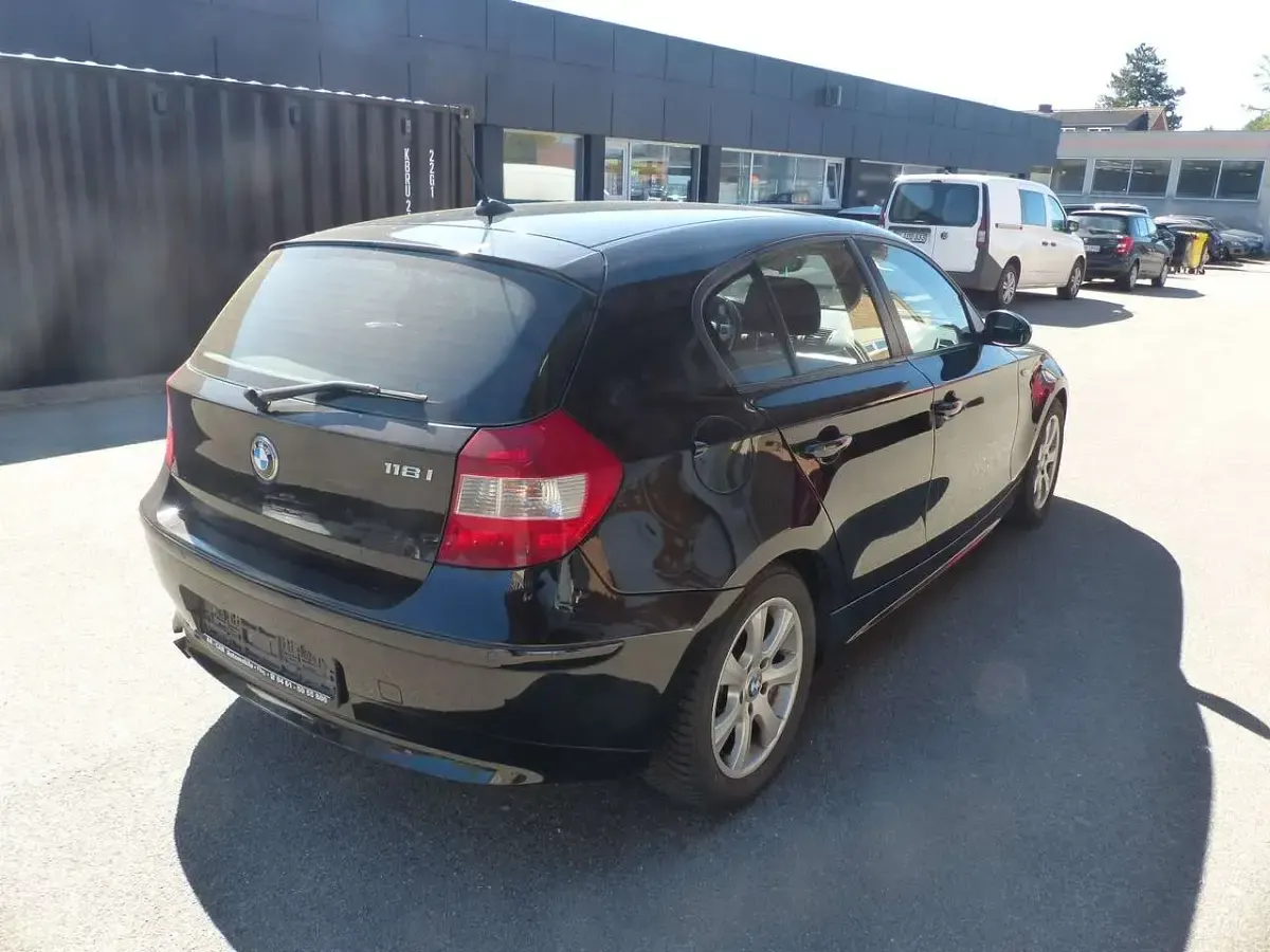 Gebraucht BMW 118 Advantage 129 PS (94 kW) 2005 Schwarz Kleinwagen