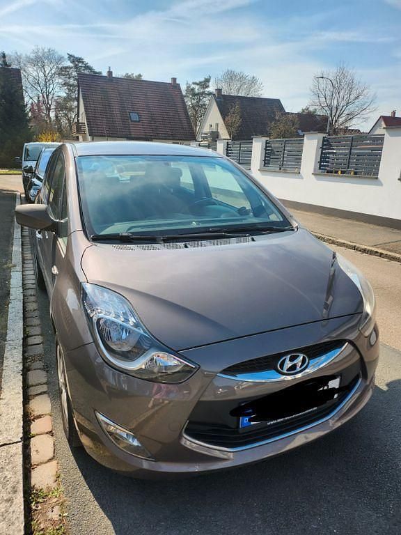 Gebraucht Hyundai ix20 Classic 90 PS (66 kW) 2011 Braun Kleinwagen