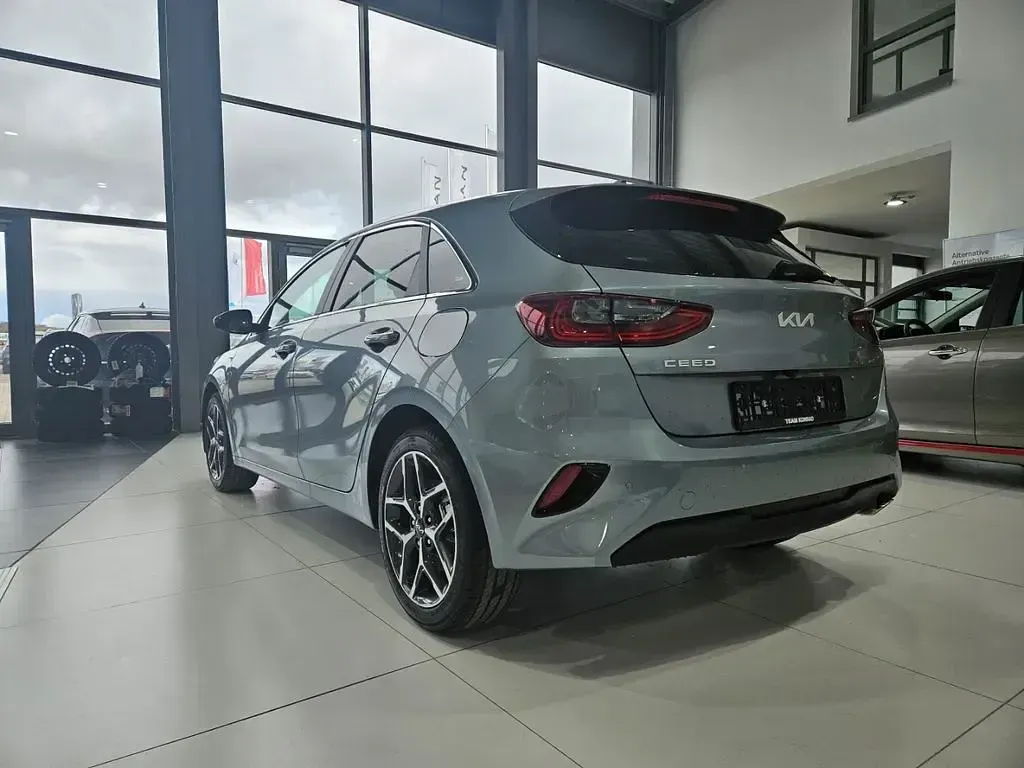 Nowe Kia Ceed 101 KM (74 kW) 2026 Srebrny Hatchback