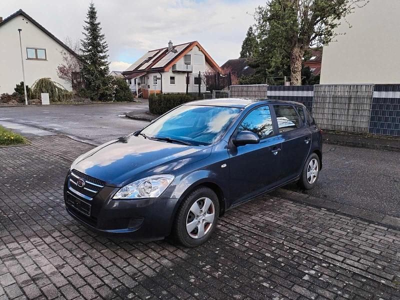 Gebraucht Kia Ceed EX 109 PS (80 kW) 2009 Grau Kleinwagen