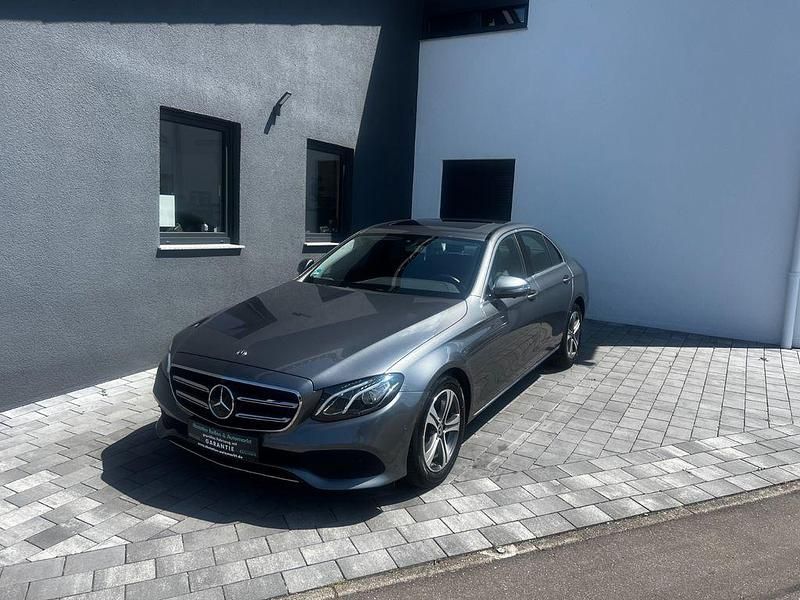 Grau Gebraucht 2019 Mercedes E200 Avantgarde Limousine | 24.999 € (Fairer Preis) - Bild 1/4