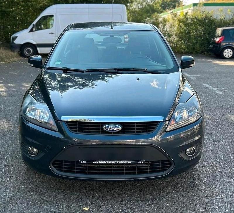 Grau Gebraucht 2011 Ford Focus Kleinwagen | 2.199 € (Guter Preis) - Bild 1/4