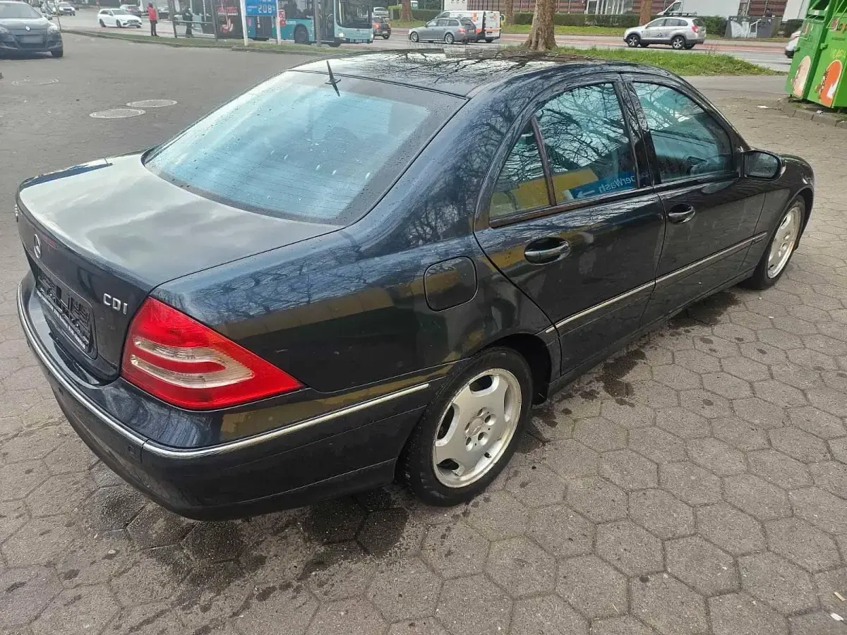 Gebraucht Mercedes C220 Avantgarde 143 PS (105 kW) 2004 Schwarz Limousine
