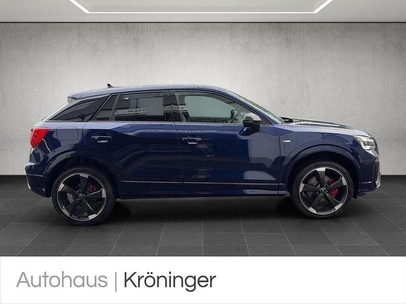 Neu Audi Q2 S-Line 150 PS (110 kW) 2025 Blau SUV