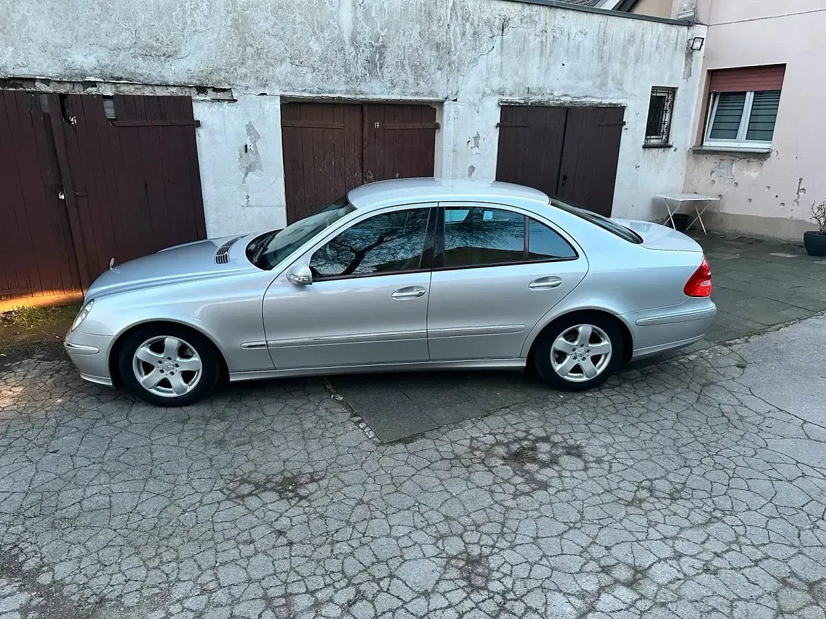 Second-hand Mercedes E200 163 CP (119 kW) 2004 Argintiu Berlinǎ