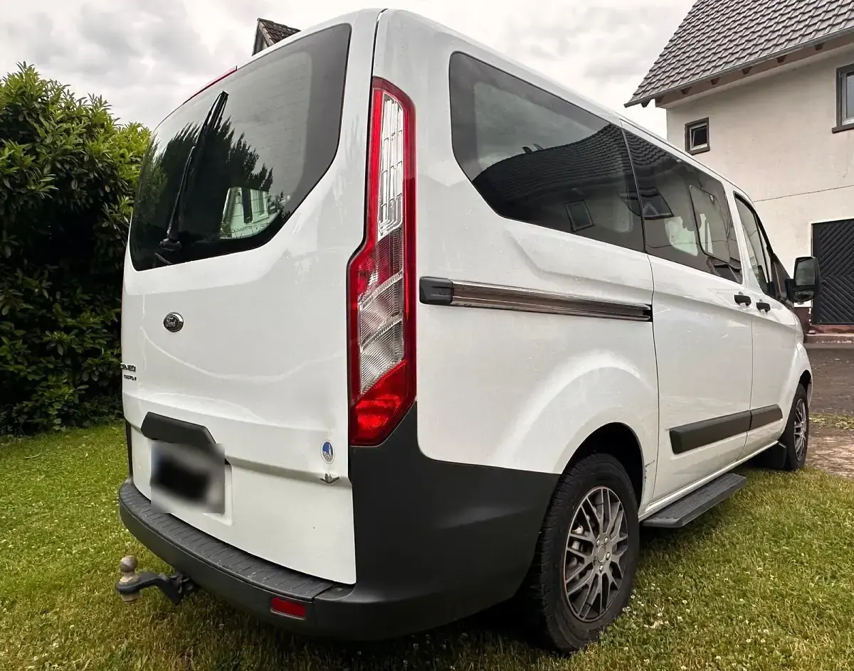 Gebraucht Ford Tourneo 100 PS (73 kW) 2016 Weiß Van / Kleinbus