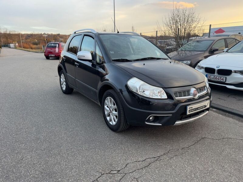 Schwarz Gebraucht 2012 Fiat Sedici Easy SUV | 3.990 € (Fairer Preis) - Bild 1/4