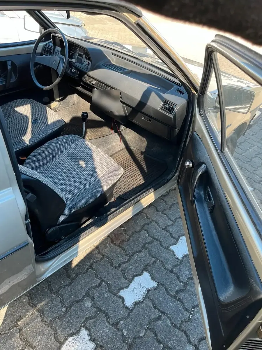 Gebraucht VW Polo 39 PS (28 kW) 1984 Silber Coupé