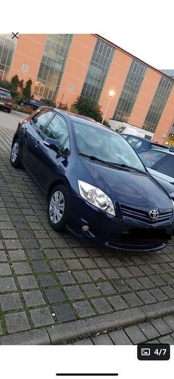 Blau Gebraucht 2012 Toyota Auris Comfort Limousine | 4.000 € (Fairer Preis) - Bild 1/4