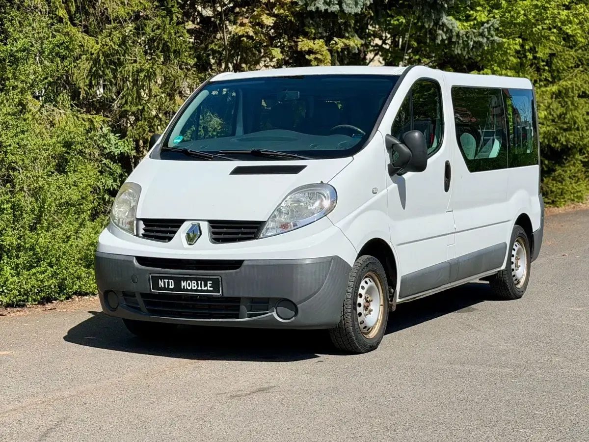 Second-hand Renault Trafic 90 CP (66 kW) 2011 Alb Monovolum