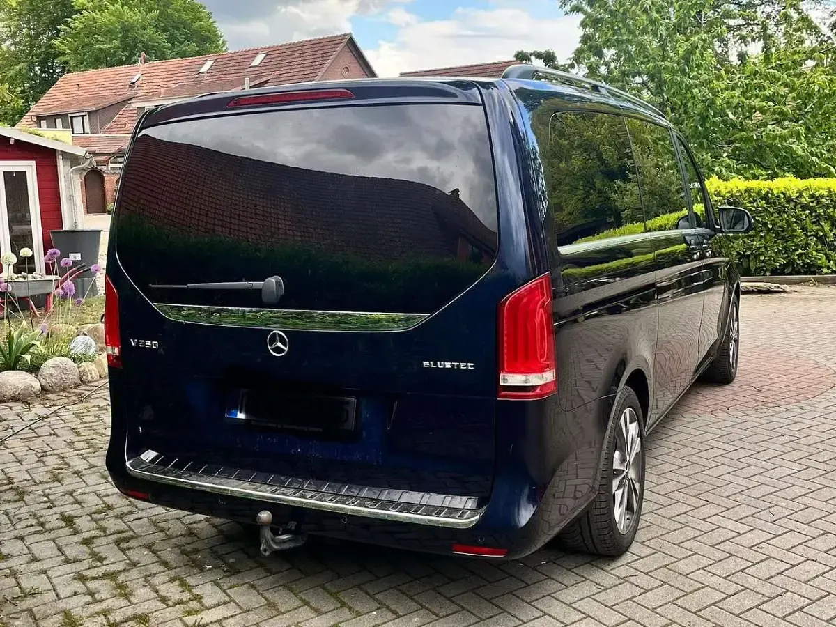 Gebraucht Mercedes V250 Avantgarde Edition 190 PS (139 kW) 2014 Blau Van / Kleinbus