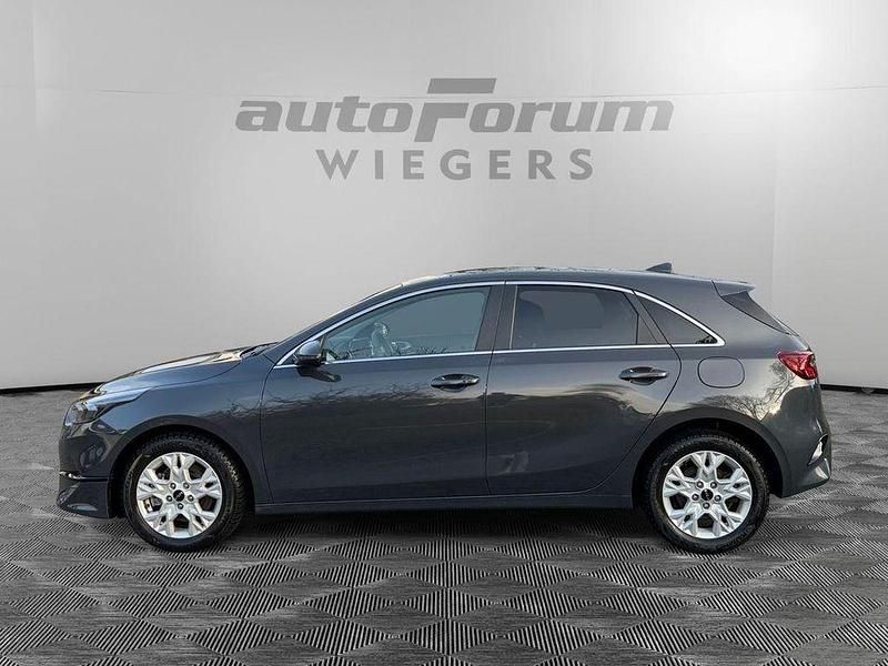 Neu Kia Ceed 101 PS (74 kW) 2025 (h8g) pentametal met. Kleinwagen