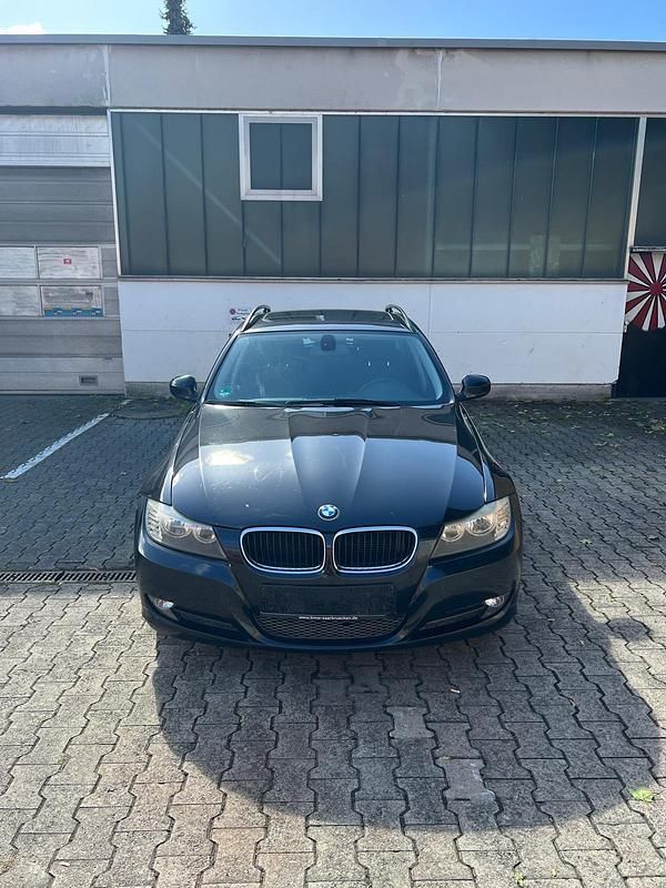 Schwarz Gebraucht 2009 BMW 318 Kombi | 2.300 € (Fairer Preis) - Bild 1/4