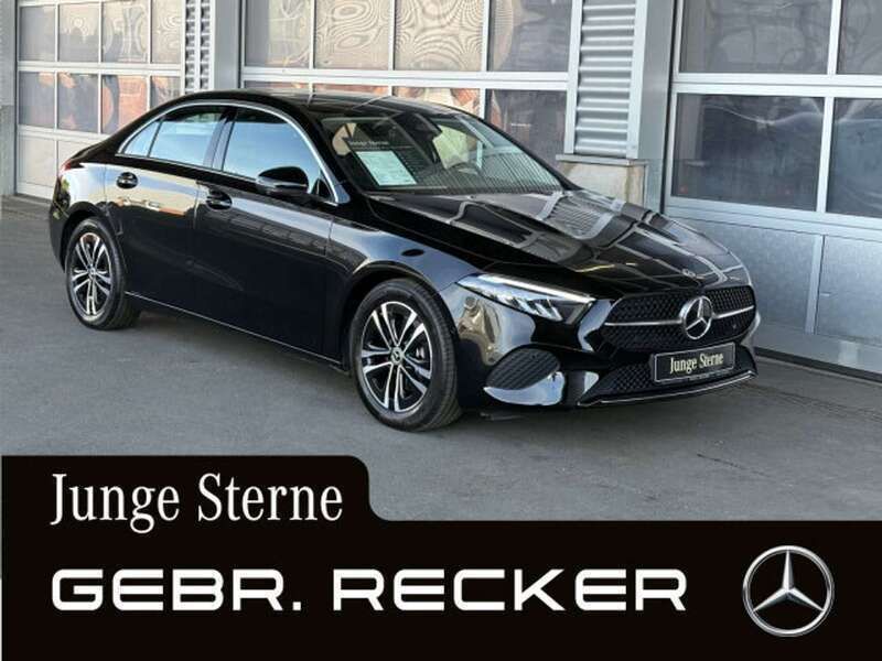 Unilack nachtschwarz Gebraucht 2023 Mercedes A200 Progressive Limousine | 30.750 € (Fairer Preis) - Bild 1/4