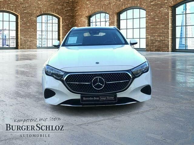 Gebraucht Mercedes E300 Avantgarde 313 PS (230 kW) 2023 Andere farbe Kombi