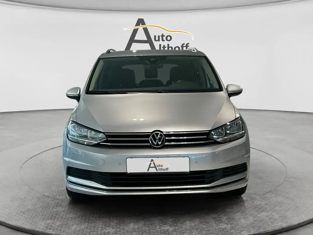 Gebraucht VW Touran Active 150 PS (110 kW) 2023 Silber Van / Kleinbus