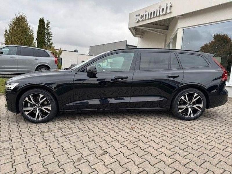 Gebraucht Volvo V60 Plus 197 PS (144 kW) 2025 Schwarz Kombi