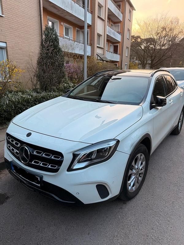 Gebraucht Mercedes GLA180 122 PS (89 kW) 2017 Weiß SUV
