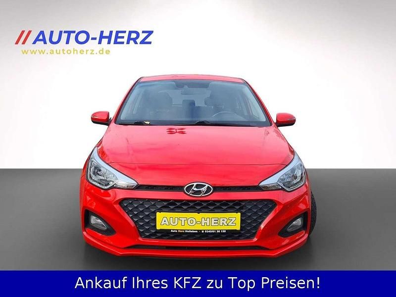 Gebraucht Hyundai i20 Select 75 PS (55 kW) 2020 Rot Kleinwagen