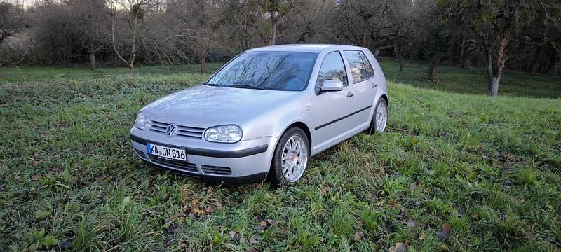 Silber Gebraucht 1998 VW Golf IV Kleinwagen | 990 € (Superpreis) - Bild 1/4