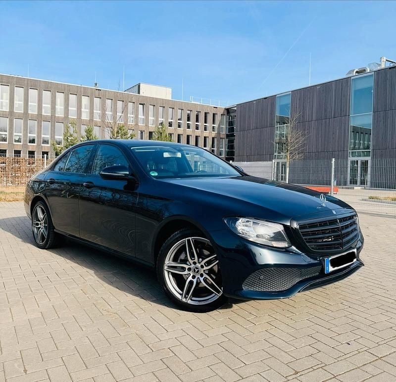 Gebraucht Mercedes E220 194 PS (142 kW) 2016 Grün Limousine