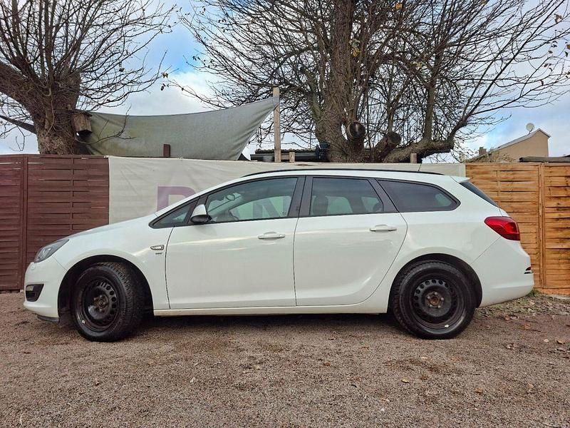 Gebraucht Opel Astra Energy 136 PS (100 kW) 2014 Weiß Limousine