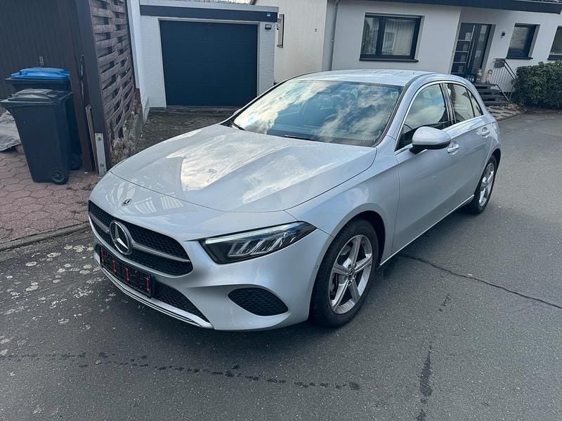 Gebraucht Mercedes A200 163 PS (119 kW) 2023 Silber Limousine