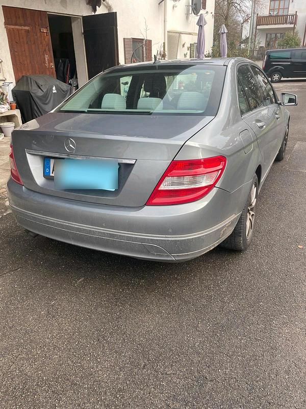 Gebraucht Mercedes C180 156 PS (114 kW) 2010 Silber Limousine