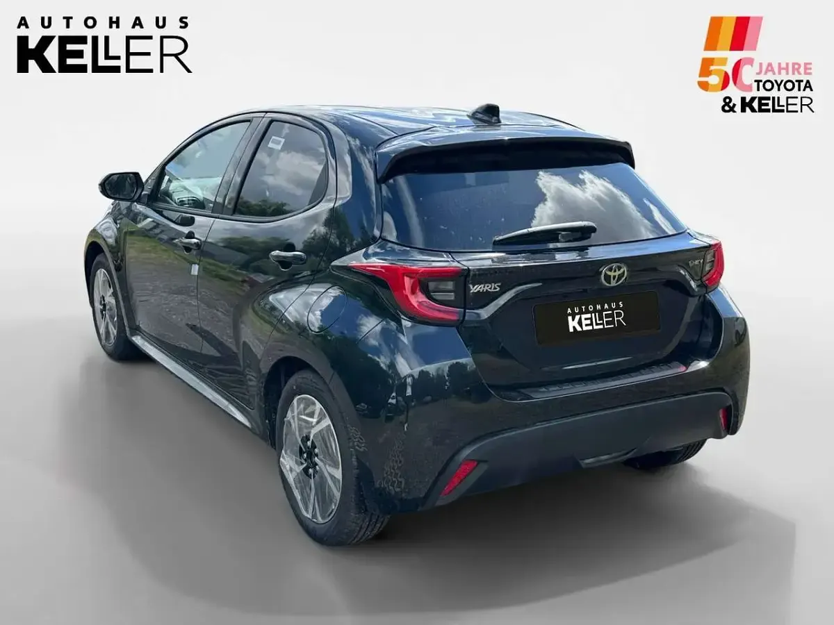 Neu Toyota Yaris 117 PS (86 kW) 2026 Black mica / ink Kleinwagen