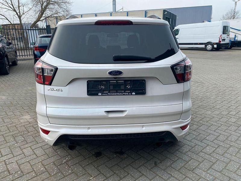 Gebraucht Ford Kuga ST-Line 120 PS (88 kW) 2019 White platinum SUV