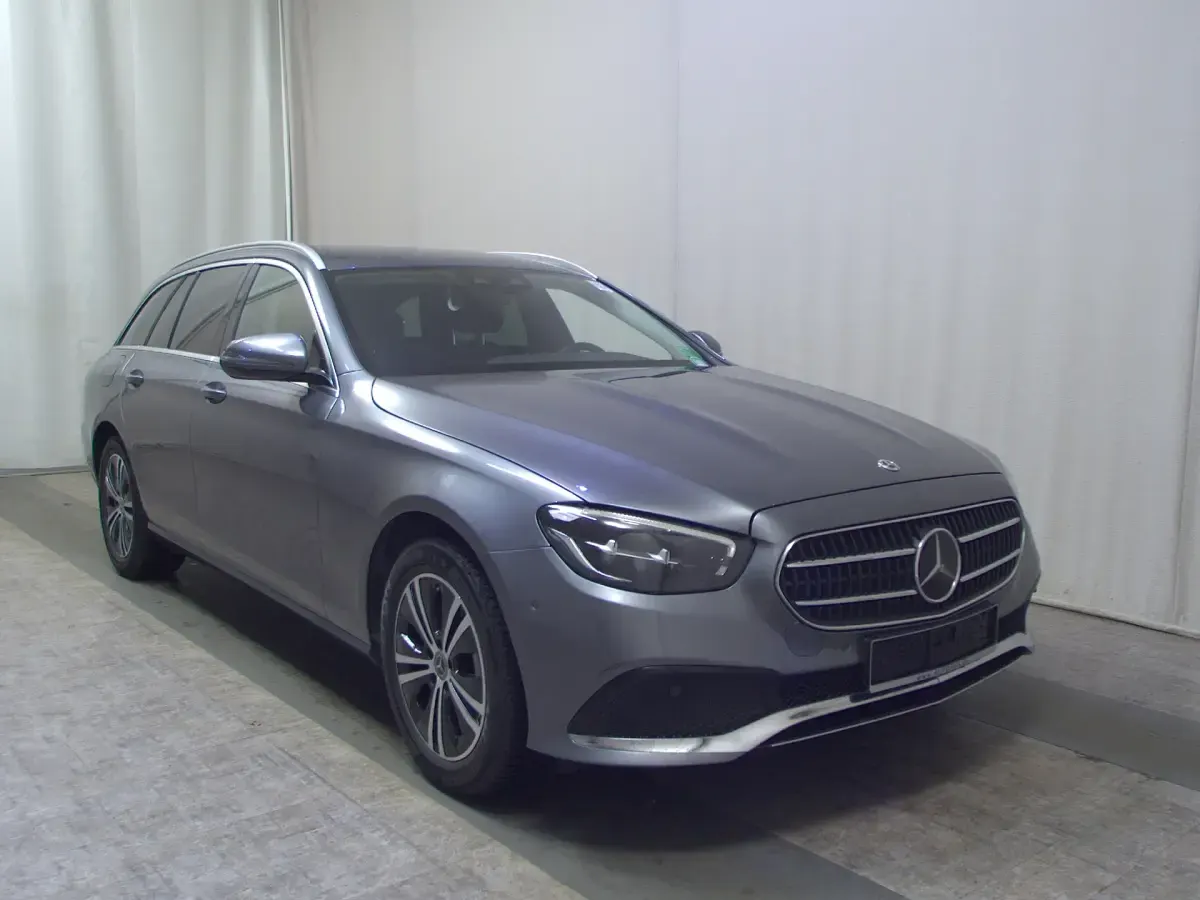 Second-hand Mercedes E220 Avantgarde 220 CP (161 kW) 2023 Gri Break
