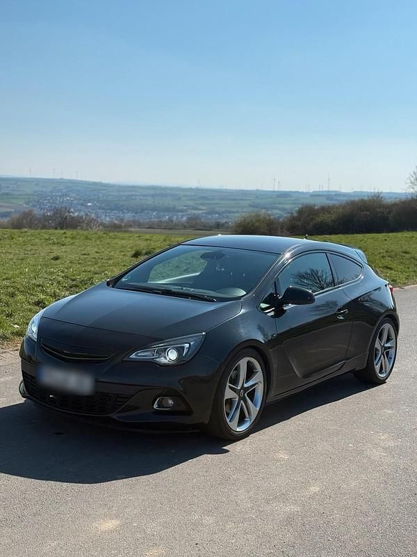 Schwarz Gebraucht 2014 Opel Astra GTC OPC Coupé | 6.300 € (Guter Preis) - Bild 1/4