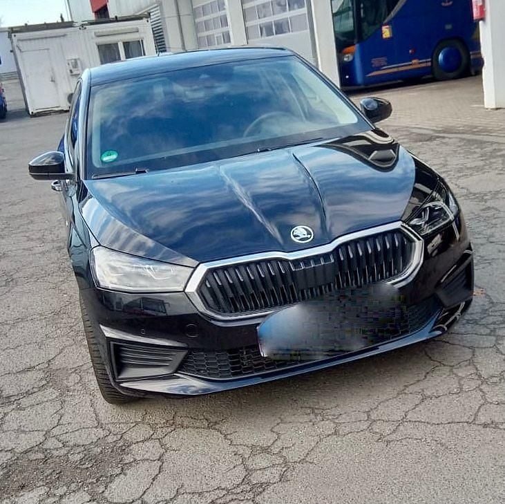 Schwarz Gebraucht 2023 Skoda Fabia Ambition Kleinwagen | 17.000 € (Guter Preis) - Bild 1/4