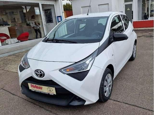 Weiß Gebraucht 2016 Toyota Aygo X-play Kleinwagen | 8.300 € (Fairer Preis) - Bild 1/4
