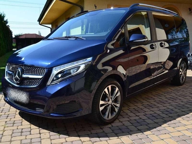 Blau Gebraucht 2017 Mercedes V250 Van / Kleinbus | 37.800 € (Superpreis) - Bild 1/4
