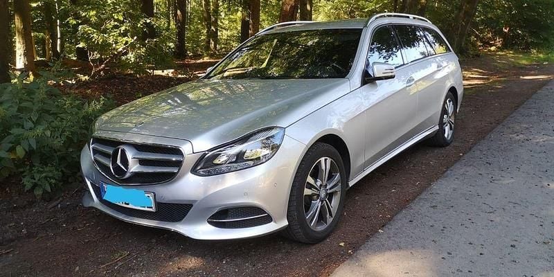 Silber Gebraucht 2015 Mercedes E200 Limousine | 18.200 € (Fairer Preis) - Bild 1/4