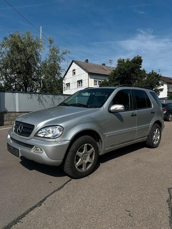 Silber Gebraucht 2004 Mercedes ML270 SUV | 4.800 € - Bild 1/4