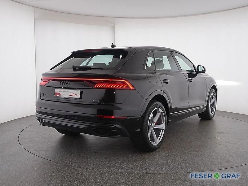 Gebraucht Audi Q8 Ambiente 340 PS (250 kW) 2022 Mythosschwarz metallic SUV