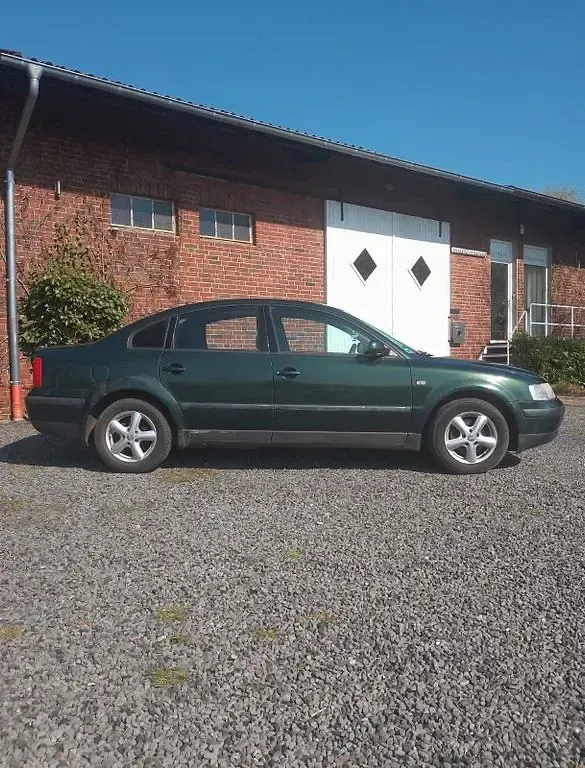 Gebraucht VW Passat Basis 101 PS (74 kW) 1998 Grün Limousine