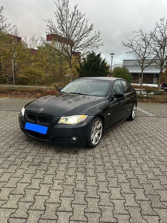 Schwarz Gebraucht 2009 BMW 330 Limousine | 6.900 € (Superpreis) - Bild 1/4