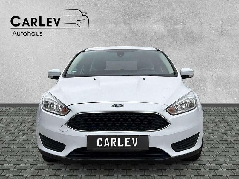 Gebraucht Ford Focus Trend 101 PS (74 kW) 2016 Frostweiß Kombi