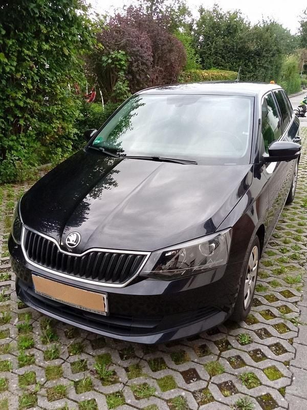 Schwarz Gebraucht 2017 Skoda Fabia Active Kleinwagen | 7.600 € (Fairer Preis) - Bild 1/4