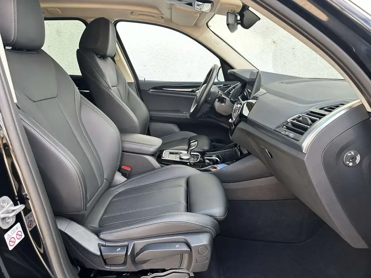 Gebraucht BMW X3 Sport Line 190 PS (139 kW) 2023 Schwarz SUV
