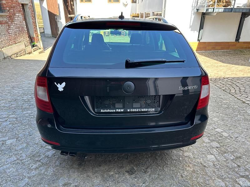 Gebraucht Skoda Superb 170 PS (125 kW) 2012 Schwarz Kombi