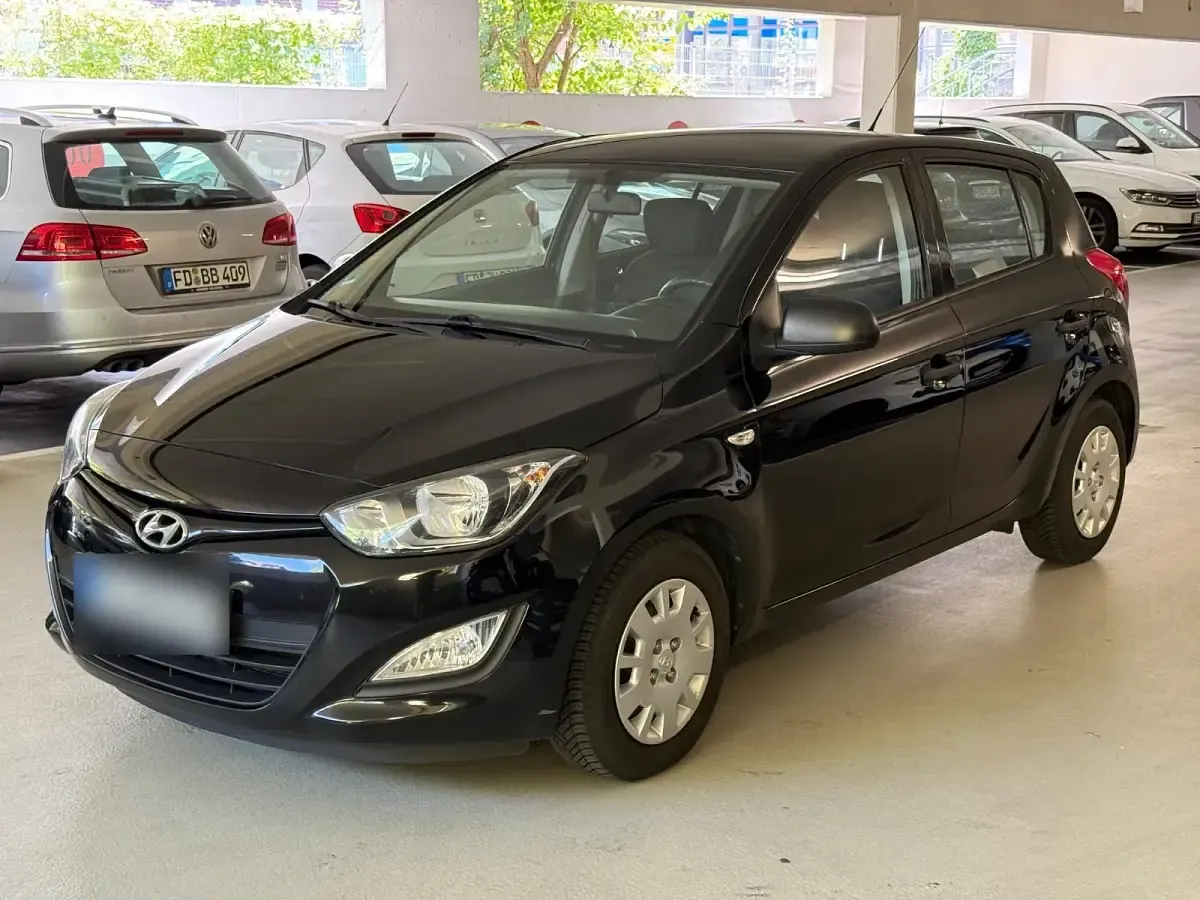 Gebraucht Hyundai i20 86 PS (63 kW) 2013 Schwarz Kleinwagen