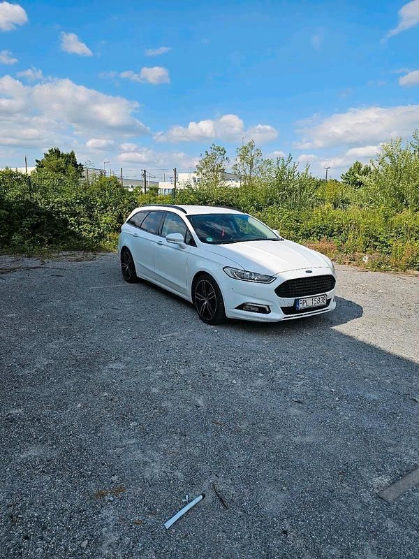 Weiß Gebraucht 2017 Ford Mondeo Titanium Kombi | 10.500 € (Guter Preis) - Bild 1/4