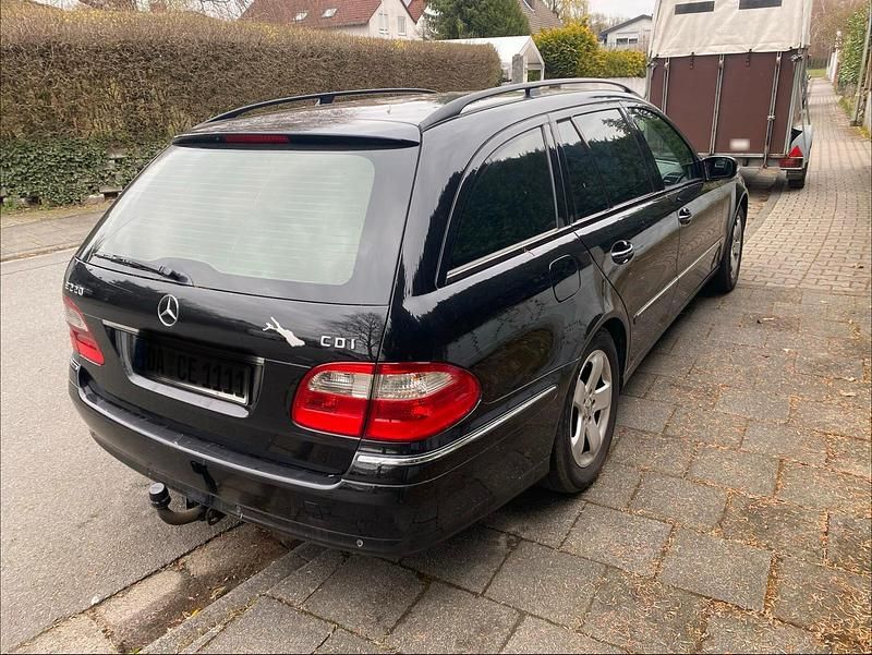 Gebraucht Mercedes E220 150 PS (110 kW) 2005 Schwarz Kombi