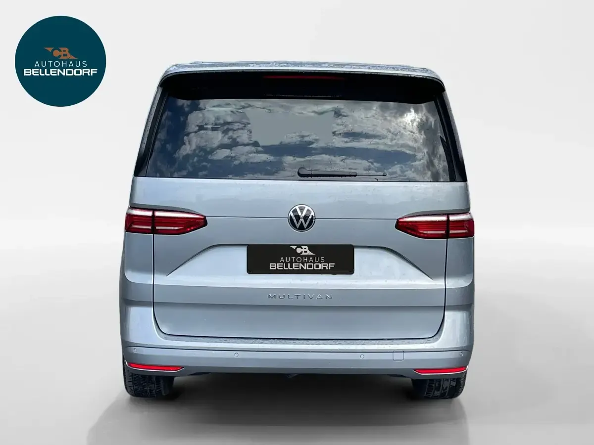 Gebraucht VW Multivan Life 136 PS (100 kW) 2024 Monosilber metallic Van / Kleinbus